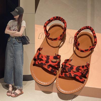 Женские сандалии большого размера с леопардовым принтом, новинка 2024 года, римские модные противоскользящие пляжные сандалии на плоской подошве на одну ногу