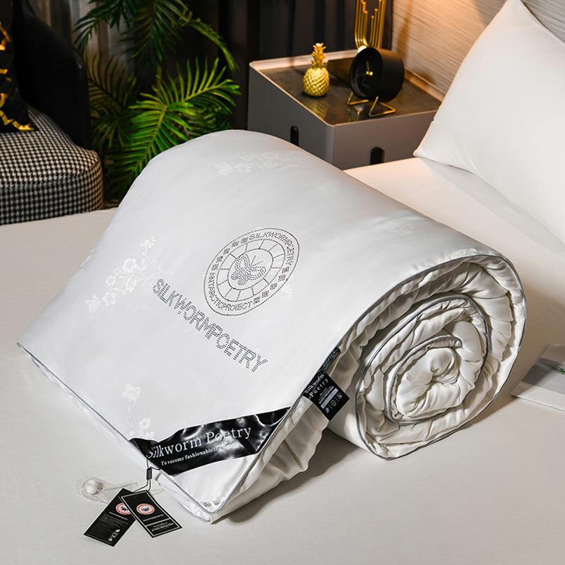 Одеяло из 100% шелка тутового дерева Одеяло на четыре сезона Теплое одеяло-кондиционер Весенне-осеннее одеяло Двойное шелковое одеяло Зимнее одеяло