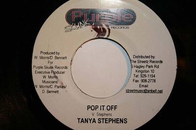 7-дюймовая пластинка TANYA STEPHENS / SANJAY - Pop It Off / Let The Party NONE Purple Skunk Re 2004 Ямайка Регги, Ска и Даб Б/У