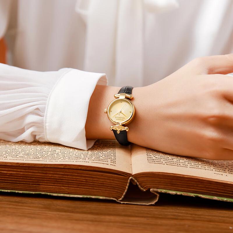 Женские кварцевые часы Vivienne Westwood