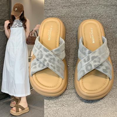 Новые китайские тапочки с перекрестными ремешками, толстой подошвой, женские, лето 2025, новые, с принтом, на толстой подошве, для улицы, модные, крутые тапочки для женщин