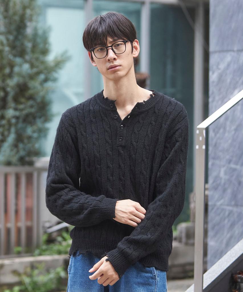 SENTAIR Damaged Cable Henley Neck Knit_Black