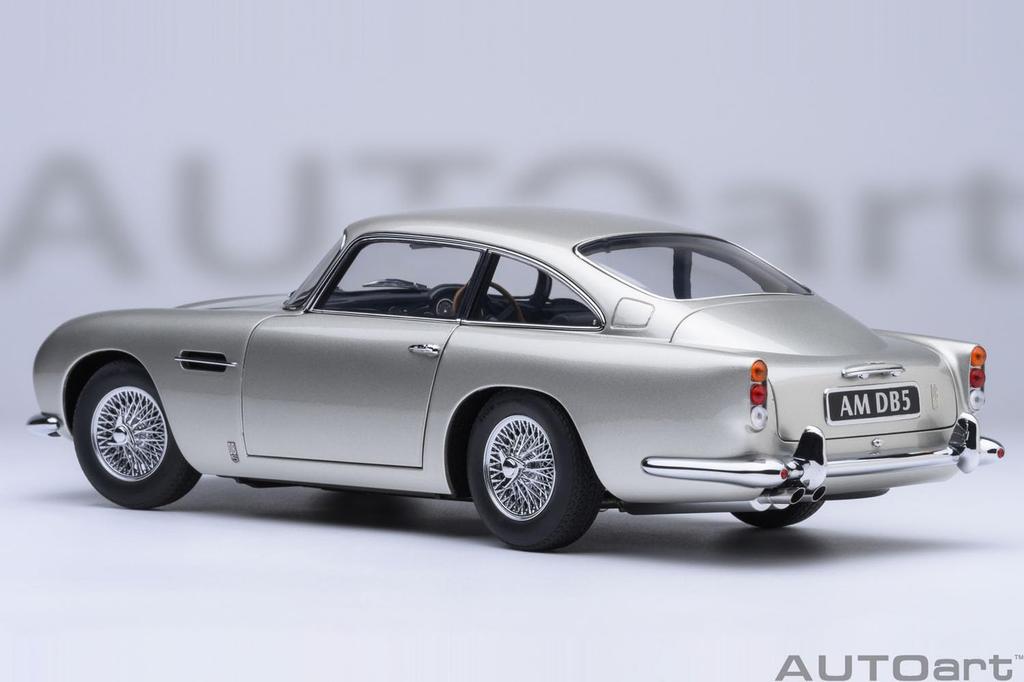 AUTOart Aston Martin DB5 Серебристый металлик Готовое изделие 70287 1/18
