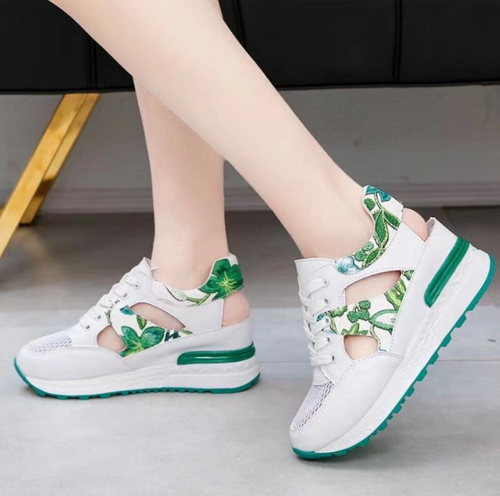 Мода 2024 Лето Новые дышащие сетчатые спортивные сандалии Женские внутренние увеличенные кроссовки Женские уличные теннисные туфли на платформе со шнуровкой