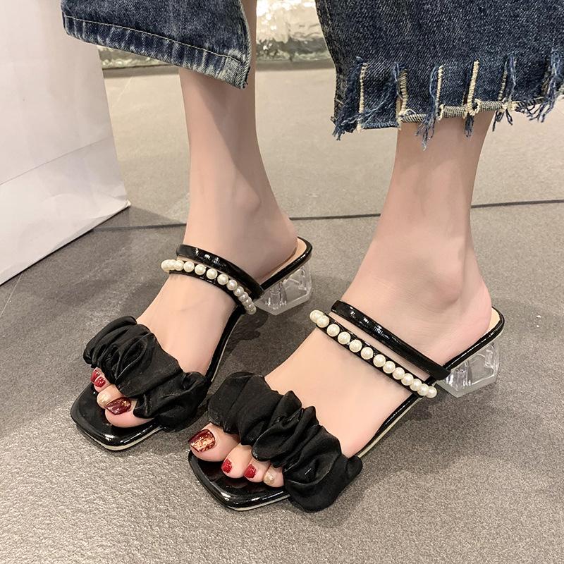 2025 лето новые крутые тапочки женские средний каблук толстый каблук французские универсальные для улицы фея ветер жемчужные сандалии двойного ношения