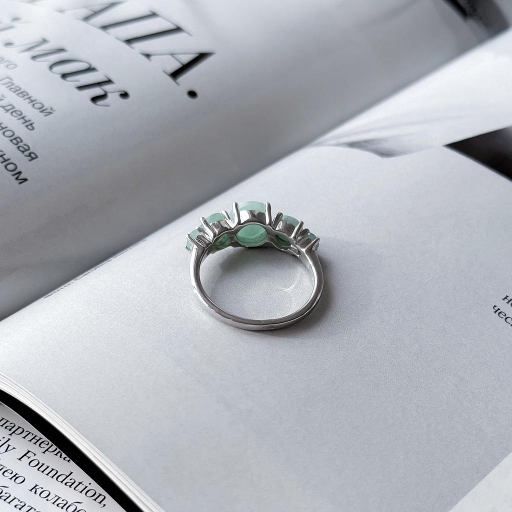 Silver Ring with Natural Emerald 2.633ct, Item Weight 2.85 G (1803493)