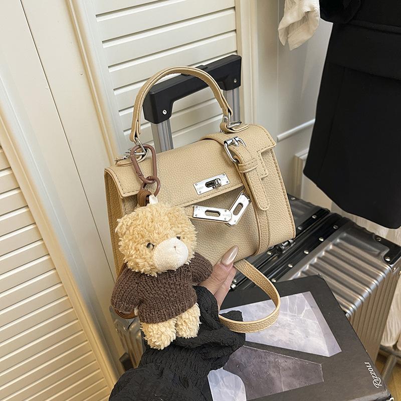 Выходная сумка женская 2025 новая сумка-мессенджер с высоким чувством осени и зимы популярная супер огонь сумка через плечо маленькая квадратная сумка