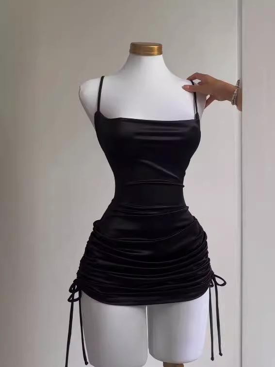 Шикарное облегающее платье с открытой спиной на шнуровке 2024 - Летняя версия