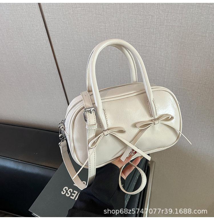 Red Bow Baguette Underarm Bag Women's 2025 New Fashion Commuter Premium Sense Bag Portable Shoulder Bag