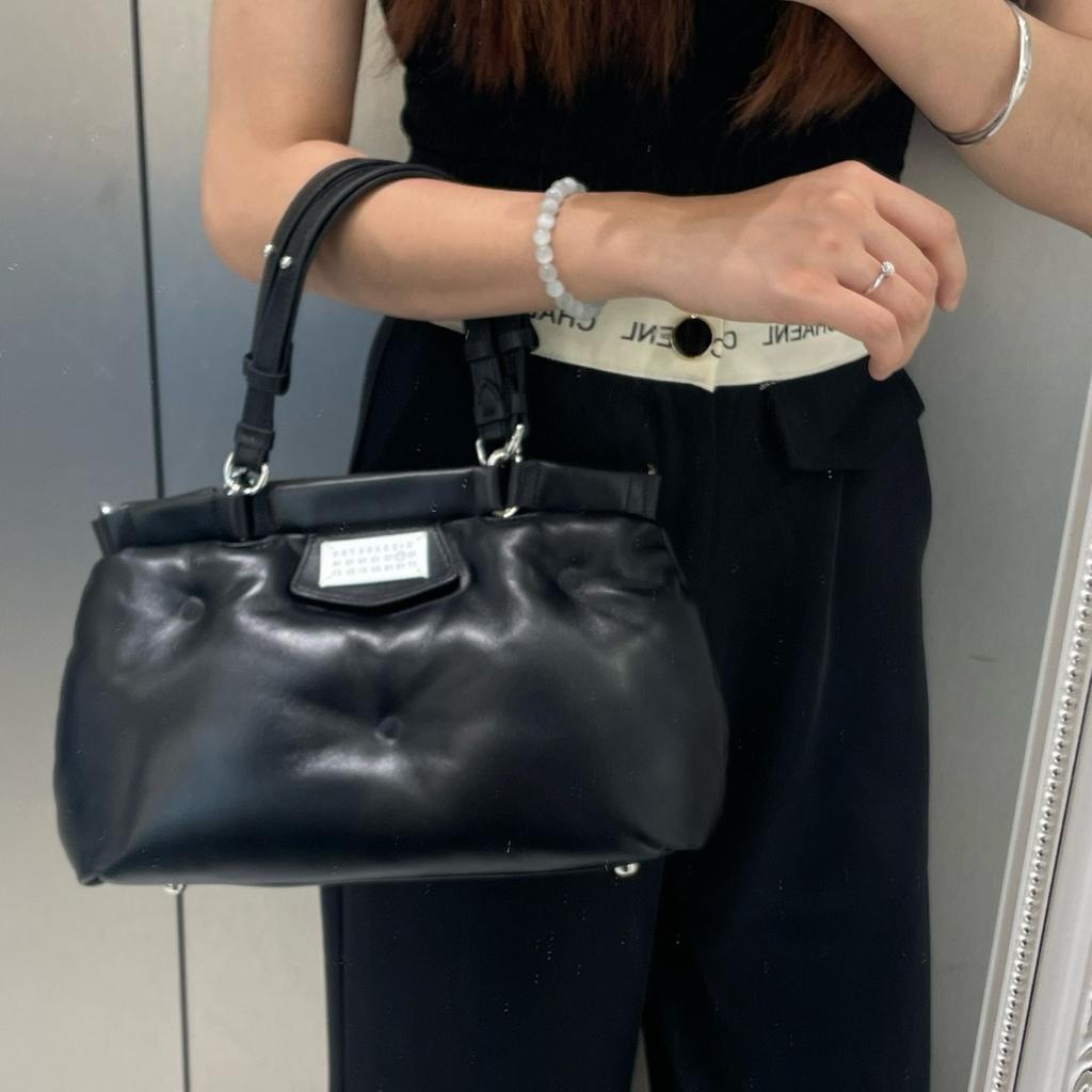 2026 Внешняя торговля Меховая сумка-подушка для подушек Большая вместимость Модная Универсальная Мягкая Облачная сумка Сумка-тоут Портативная Сумка для ужина Женская