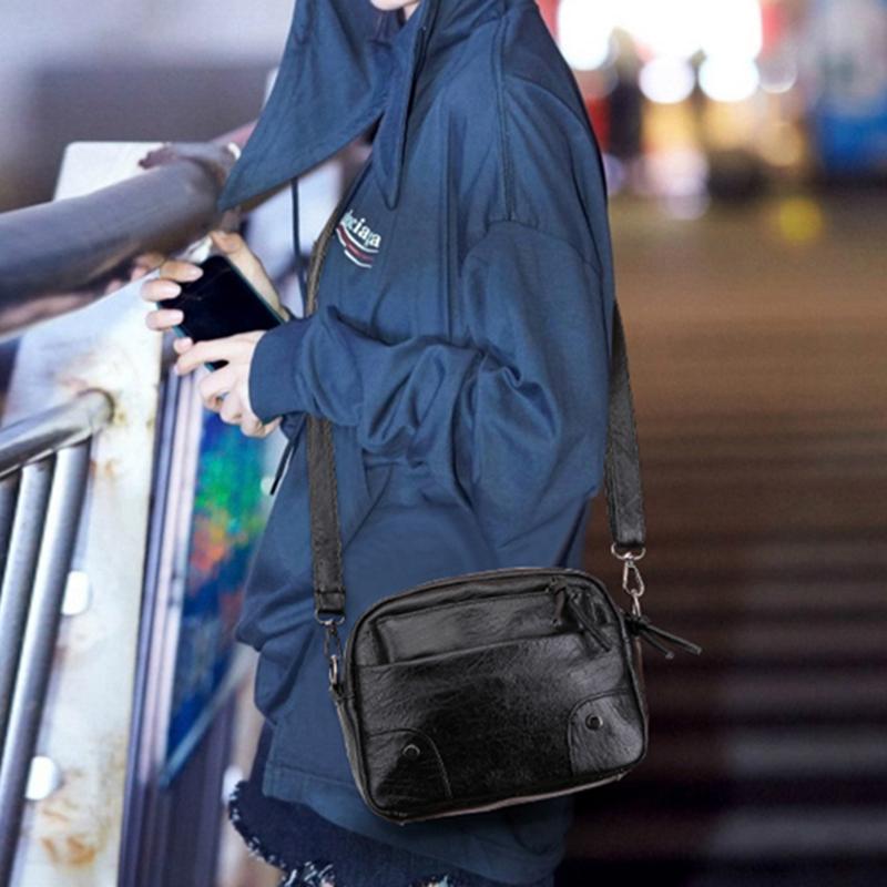 Маленькая женская сумка в винтажном стиле