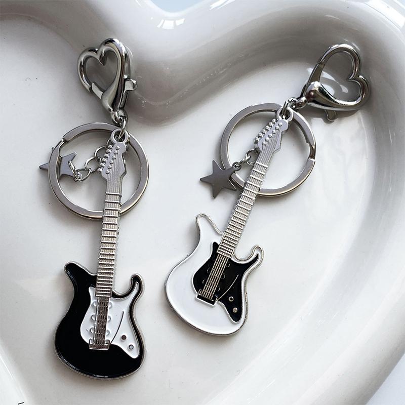 Y2K Black And White Guitar Love Heart Star Key Chain For Women Sweet Cool Trend