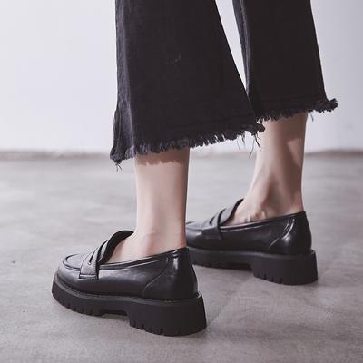 Одиночные туфли. Женские новые черные туфли на платформе. Маленькие кожаные туфли в британском стиле на толстой подошве. Женские универсальные женские туфли с круглым носком.