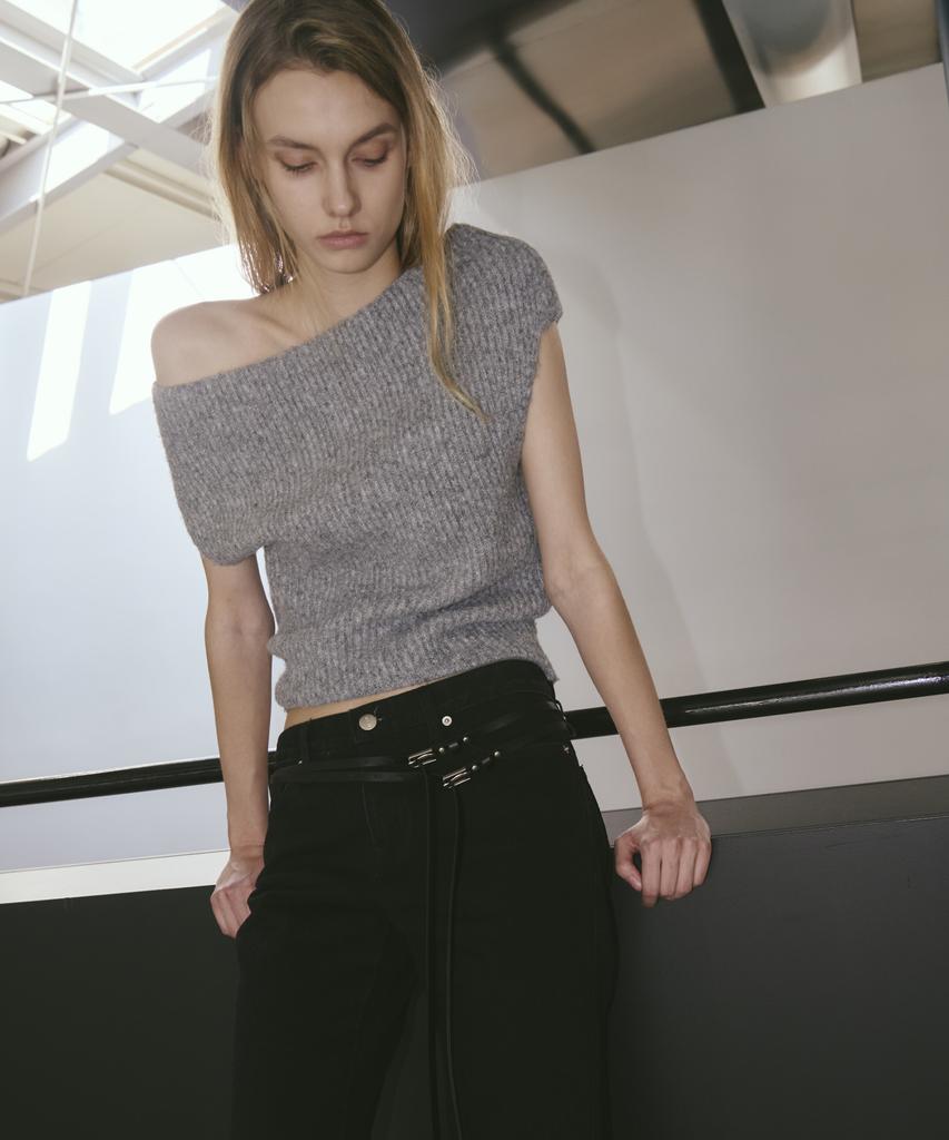 THE N:L Slip Off-Shoulder Knit - [Gray]