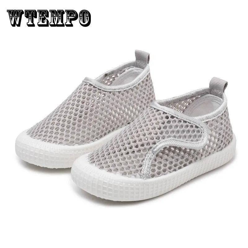 Летняя обувь для мальчиков и девочек. Детская спортивная легкая обувь на мягкой подошве на плоской подошве. Нескользящая однотонная повседневная обувь из сетчатой ​​ткани.