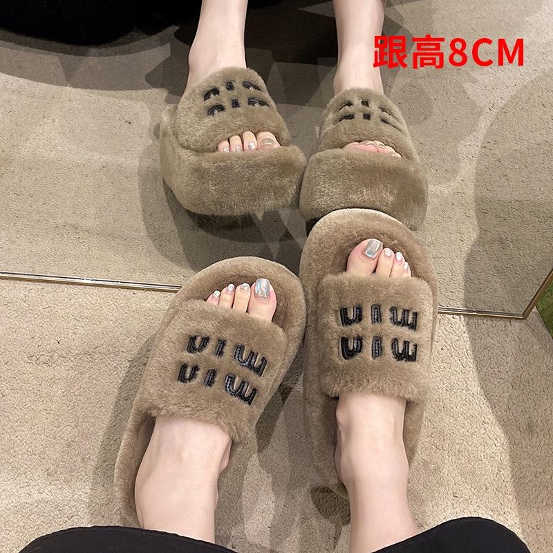 Женские тапочки на толстой подошве 8 см, пушистые, для улицы, новая модная пушистая цветная хлопковая модель 2025 года, осень-зима