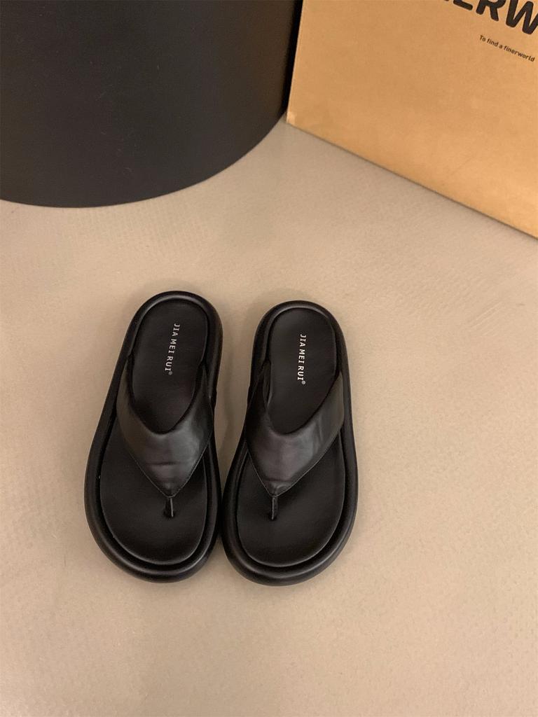 Thick-soled Flip-flops Shoes Women's Shoes Wear 2025 New Summer Soft-soled Shit-stepping Sandals Beach Sandals