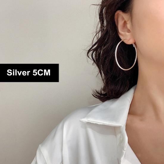 1 пара женских сережек-кольцов разных полированных размеров, однотонные гальванические серьги-кольца