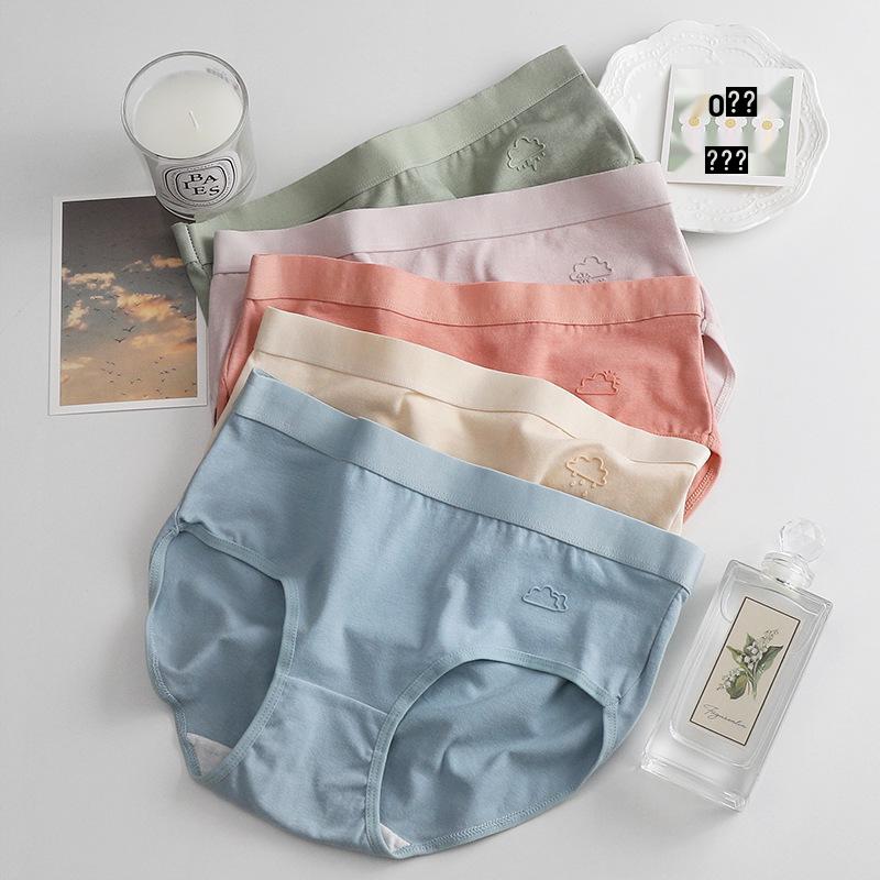 Женские трусики со средней посадкой из чистого хлопка — однотонные, с хлопковой ластовицей.