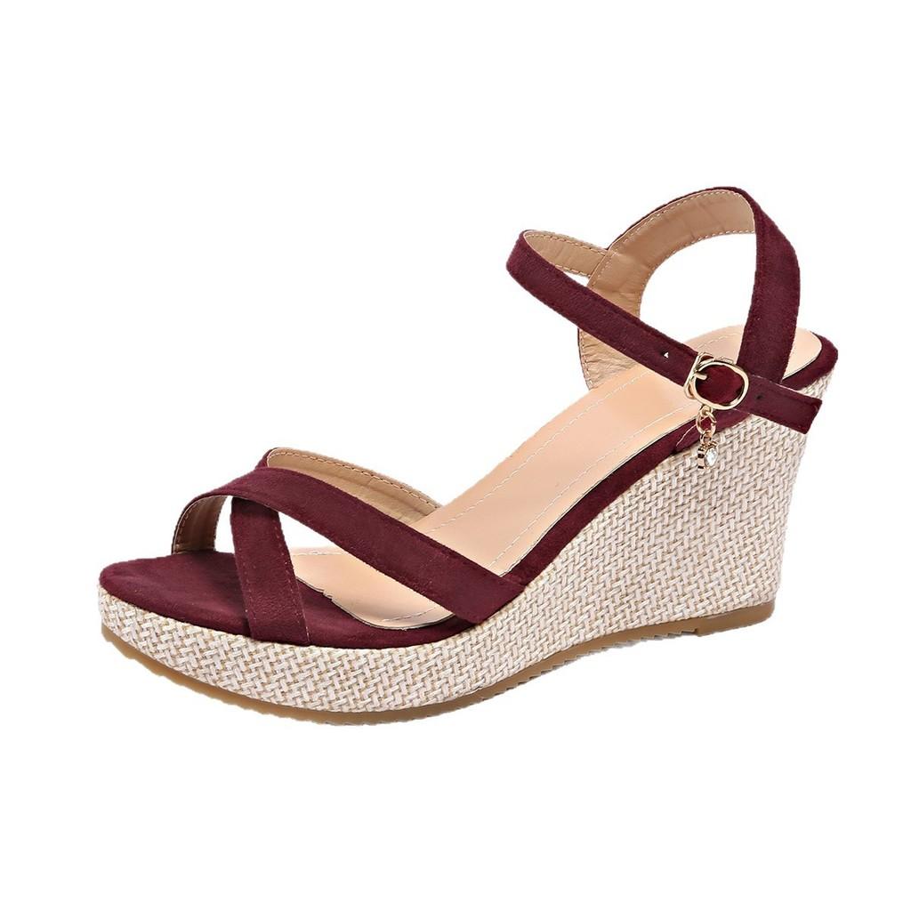 Summer Cross Strap Sandals For Women With Rubber Sole And Pu Upper For Casual Beach Wear