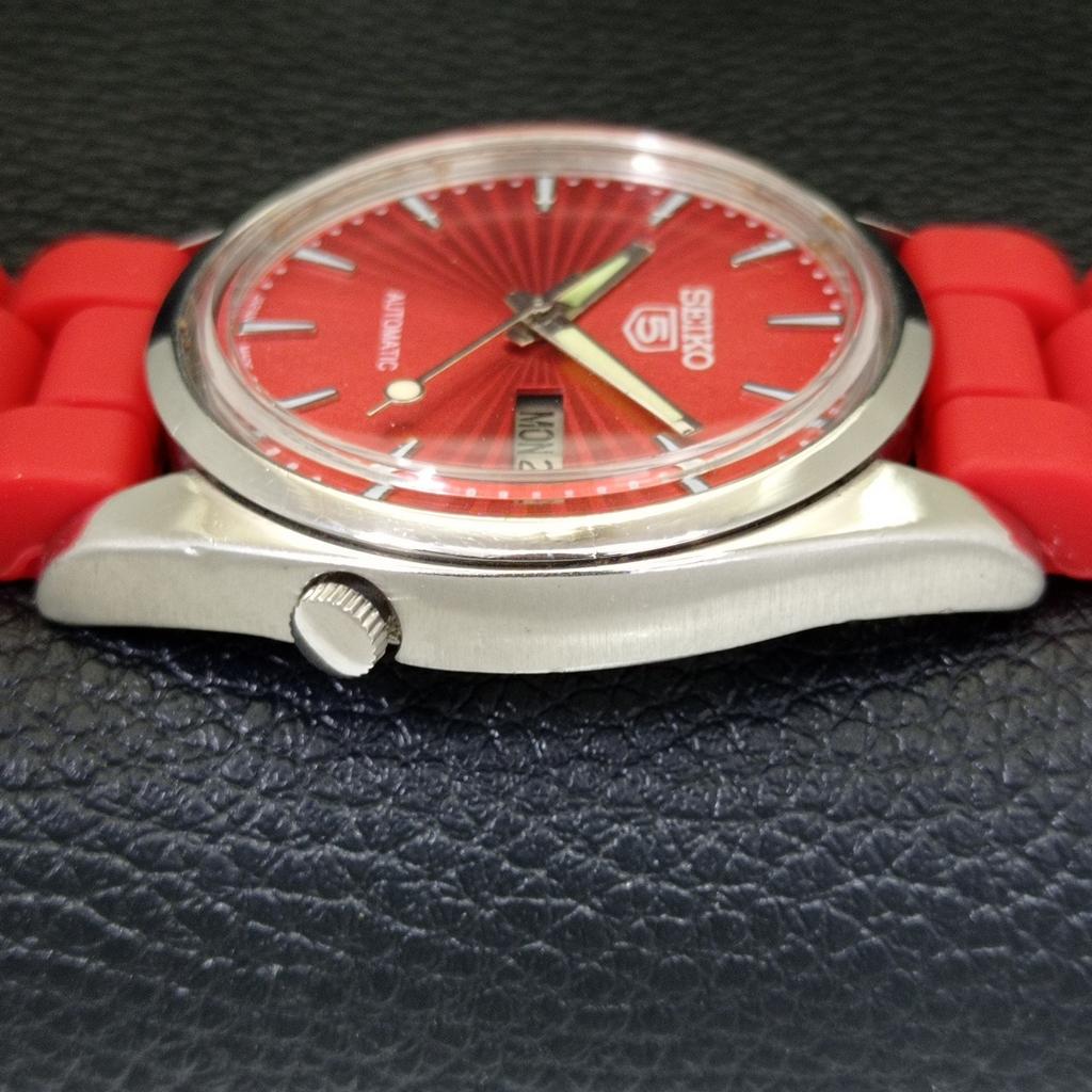 ВИНТАЖНЫЕ МУЖСКИЕ ЧАСЫ SEIKO 5 AUTOMATIC 7009A ЯПОНИЯ ЦИФЕРБЛАТ КРАСНОГО ЦВЕТА a701578-5 R206b-a701578