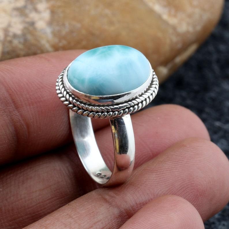 Кольцо с натуральным драгоценным камнем ларимар, серебряное кольцо 925 пробы, дизайнерское кольцо ручной работы, эффектное кольцо, овальное кольцо, кольцо унисекс, кольцо для праздничной одежды