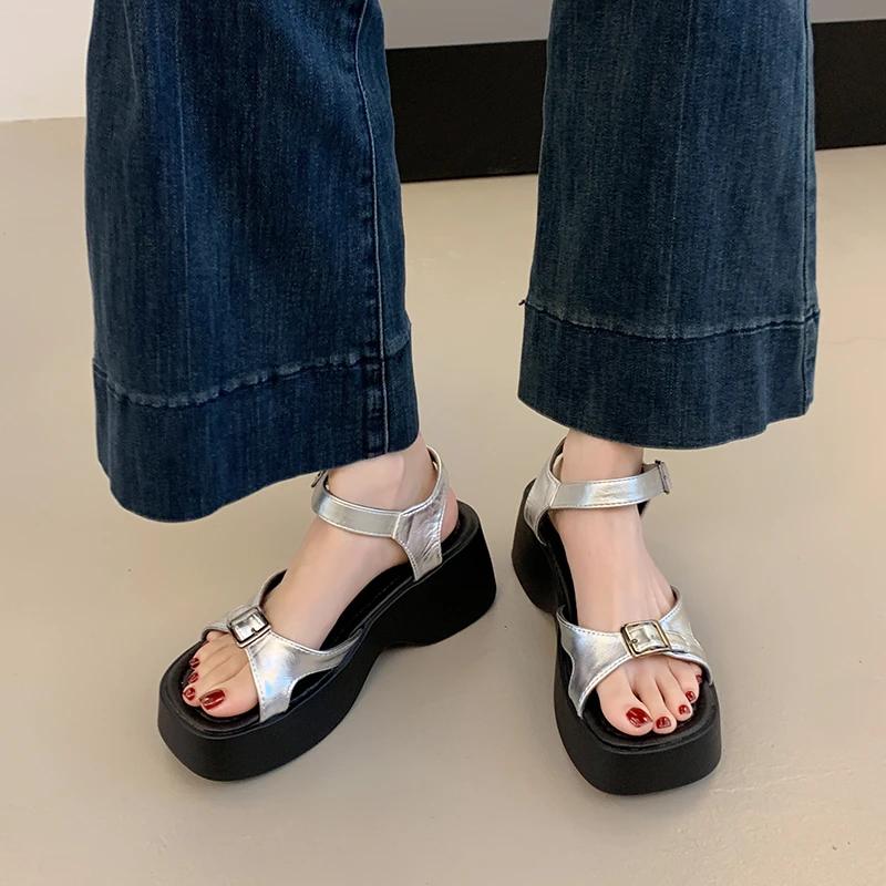 Женские сандалии ретро женская обувь 2025 летние девушки новые наружные толстые ретро женская обувь