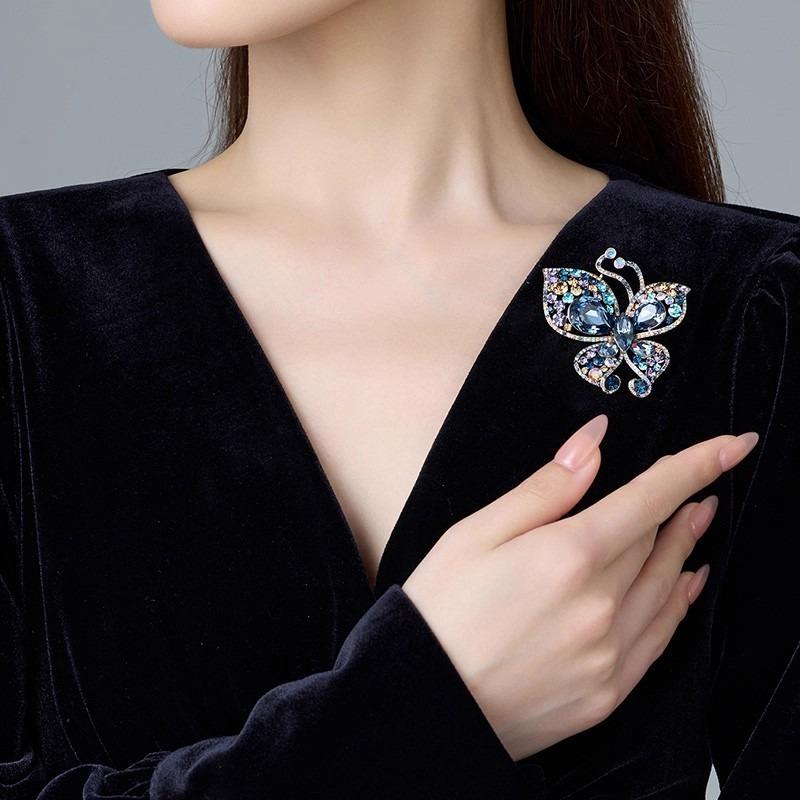 The "Yi Die" Brooch Is A High-end, Versatile and Elegant Crystal Butterfly Brooch with A Unique Design Sense