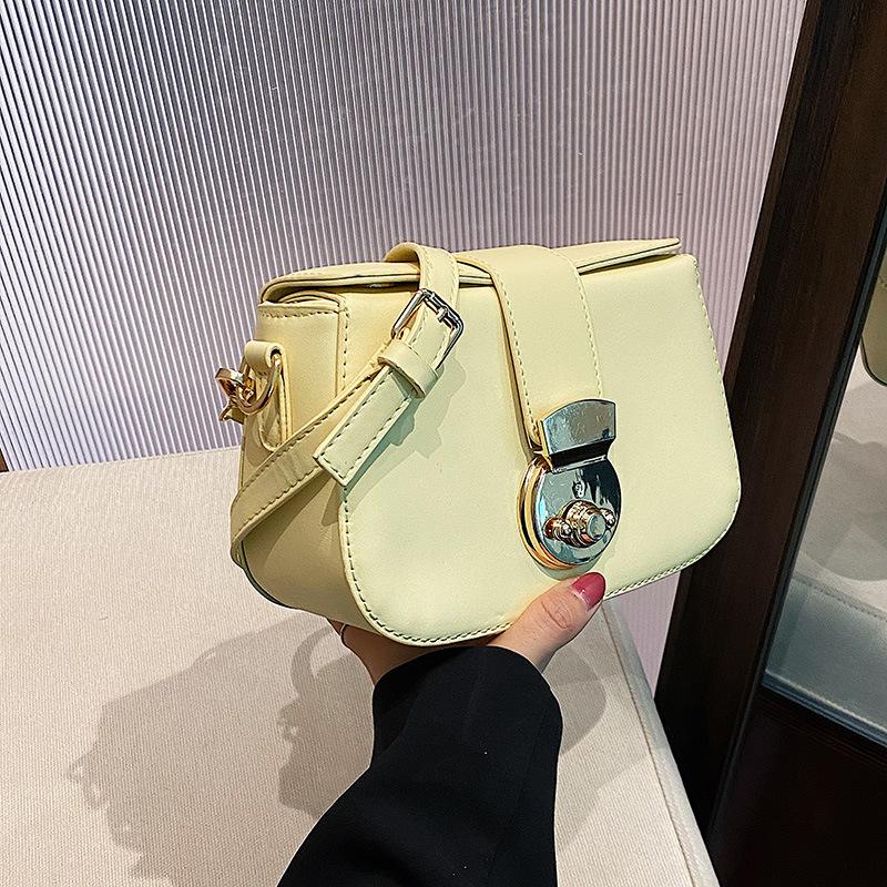 Популярная в этом году женская сумка 2025 новая весенне-летняя супер огненная текстурная маленькая квадратная сумка универсальная на плечо сумка-мессенджер