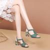 Летние босоножки с открытым носком женские 2025 новая летняя модель на среднем толстом каблуке полые удобные туфли с мягкой подошвой для мамы