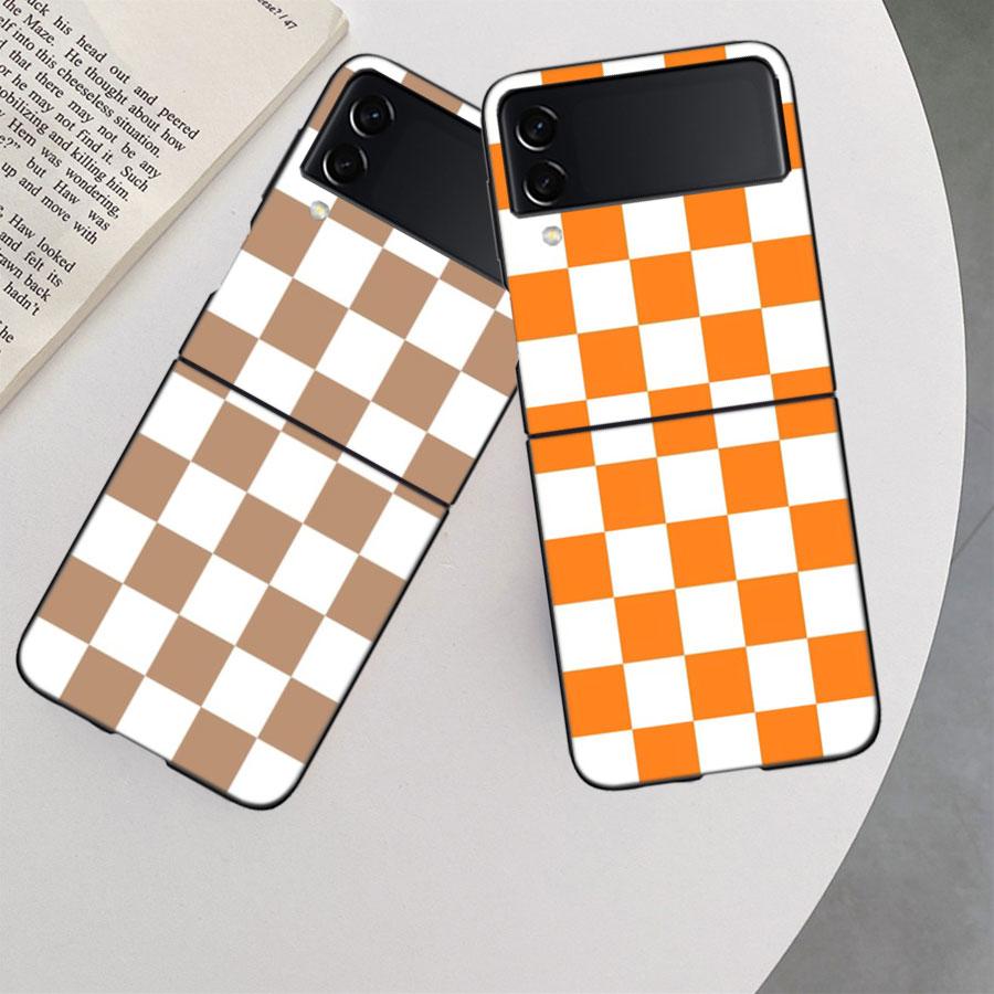 Retro Classic Chess Board Grid Phone Case For Samsung Z Flip 7 6 5G Galaxy Z Flip 5 4 3 Black Hard Cell Cover Luxury PC Shell C