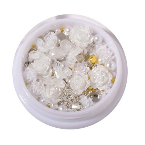 Стильный шарм для ногтей. Роскошный декор для маникюра своими руками.