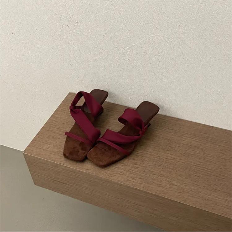 2025 лето новые односложные атласные тапочки в европейском и американском стиле тапочки на высоком каблуке темперамент модные босоножки на толстом каблуке женские