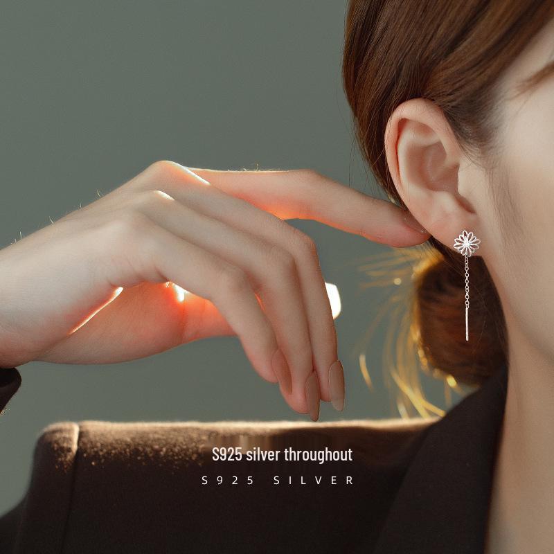 Banyan Tree S925 Silver Daisy Earrings: Simple, Trendy Flower Design for Women (2022)