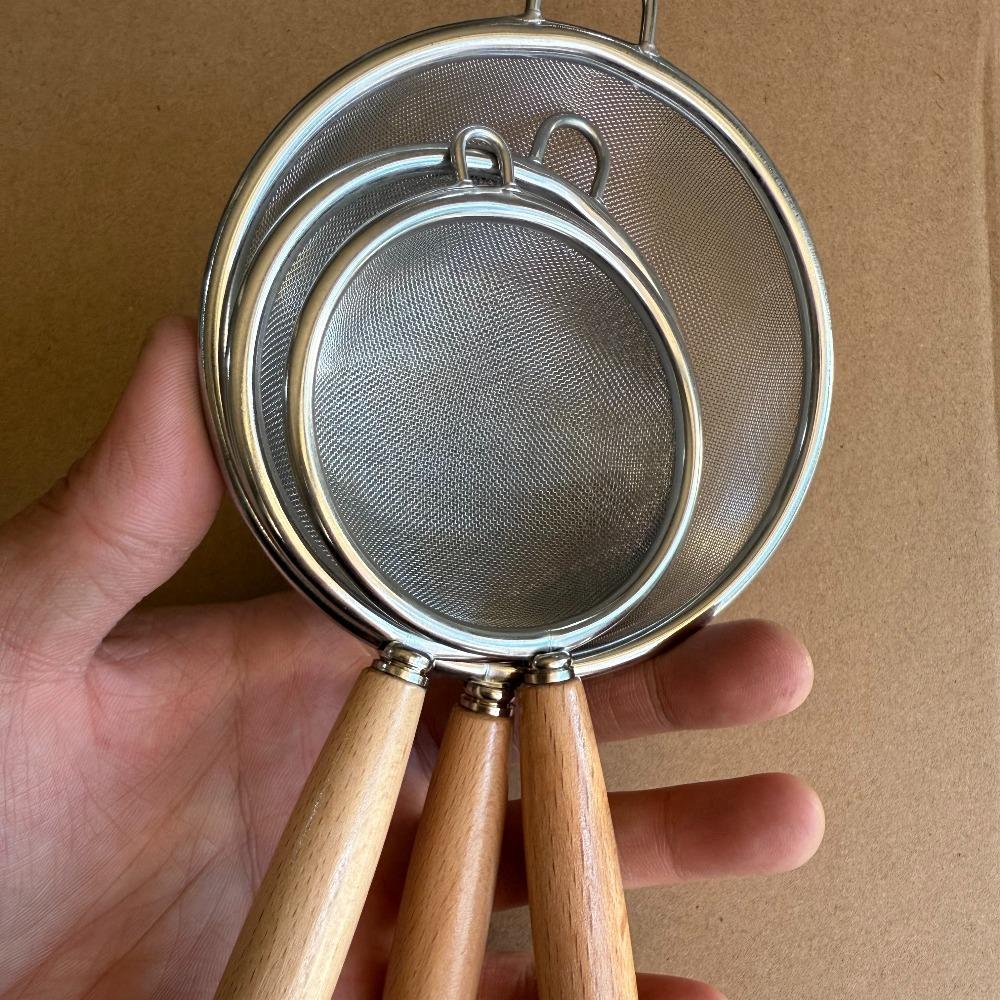 304Beechwood handle stainless steel skimmer Used for baking in the kitchen Fine flour sifting sieve Household Kitchen Soy Milk Filter Baking Tool