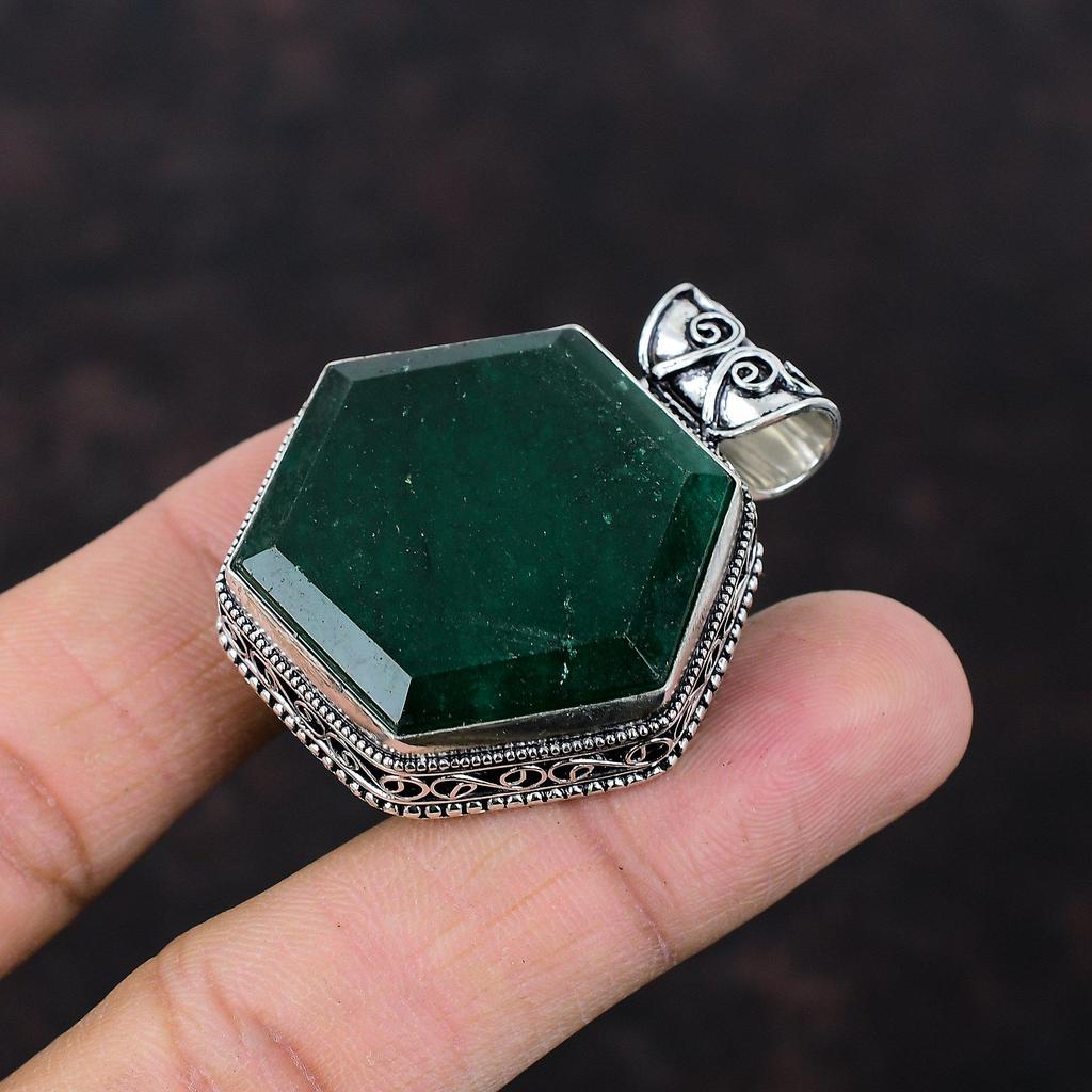 Ограненный замбийский изумрудный кулон. Подвеска из стерлингового серебра 925 пробы. Замечательный винтажный кулон. Ювелирный подарок ручной работы для ее кулона из натурального драгоценного камня.