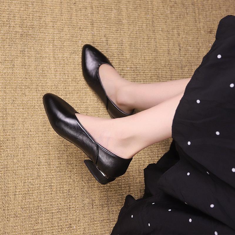 2025 осень новые туфли на плоской подошве с мягкой поверхностью на низком каблуке удобные туфли для бабушки корейская версия универсальные с неглубоким вырезом ретро простые два способа носки мокасины