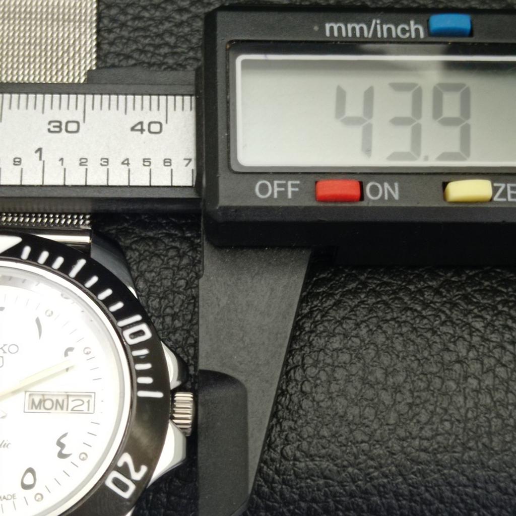 ВОССТАНОВЛЕННЫЕ ВИНТАЖНЫЕ АВТОМАТИЧЕСКИЕ МУЖСКИЕ ЧАСЫ SEIKO 5 JAPAN СЕРЕБРЯНЫЙ ЦИФЕРБЛАТ a433942-2