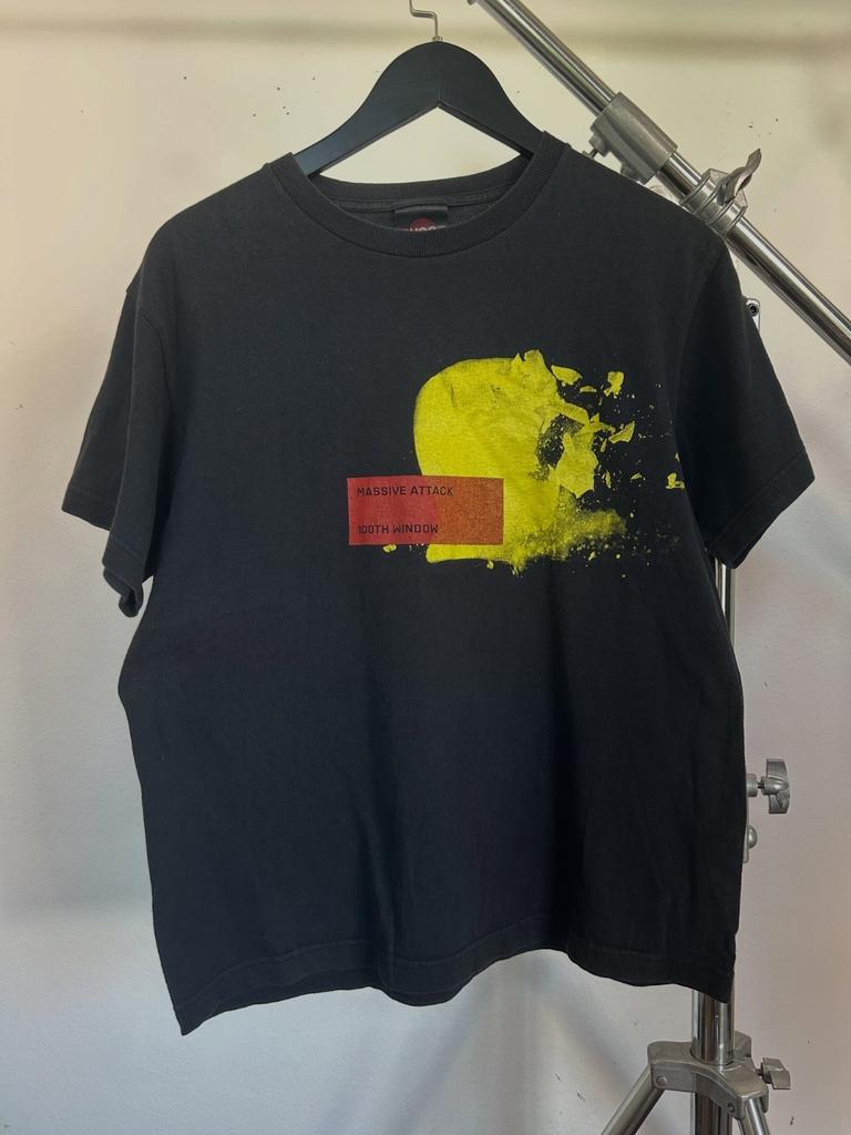 Massive Attack 00 Vintage Tshirt