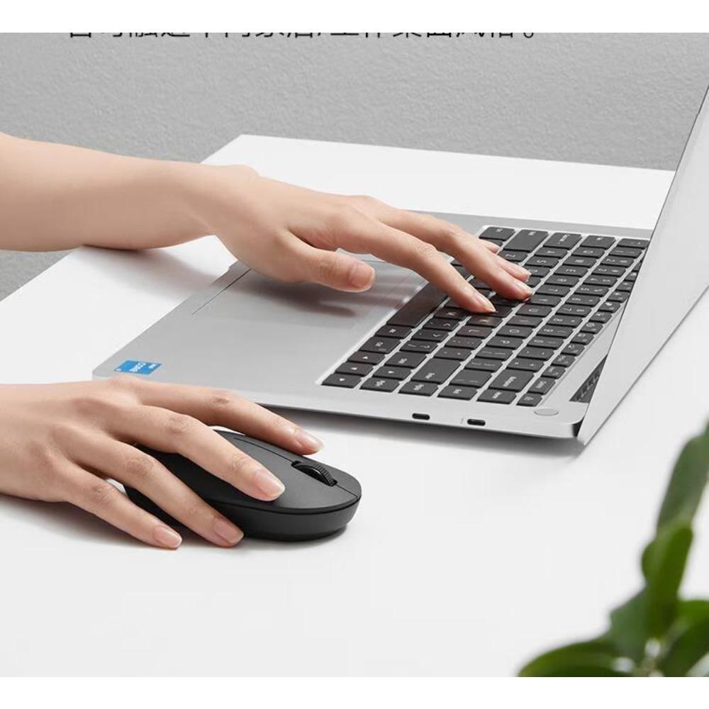 Xiaomi Wireless Mouse Lite 2 - Sleek and streamlined body with a comfortable grip. Office mouse with 2.4G wireless connection.