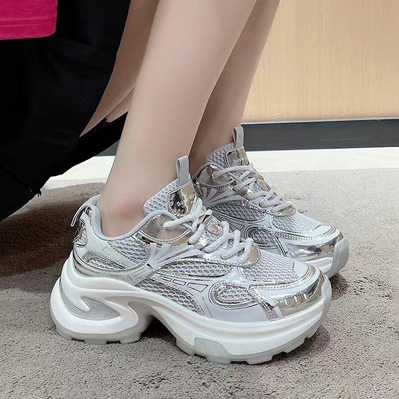 Женские кроссовки для пап на толстой подошве 2024 года, летние, новые сетчатые, дышащие и легкие, кроссовки для бега, подчеркивающие маленькие ноги и увеличивающие рост, женская обувь