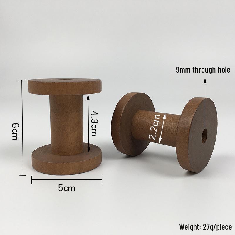 Ретро деревянная катушка: Ностальгический ручной органайзер для ниток для вышивки крестом и рукоделия.