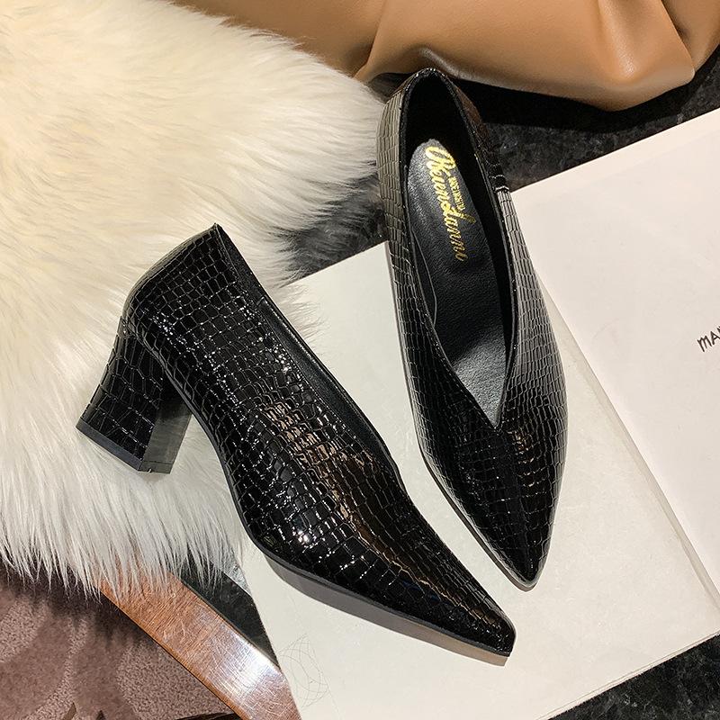 Винтажные черные туфли из мягкой кожи с неглубоким острым носком и толстым каблуком, женские туфли на плоской подошве, новые весенне-летние универсальные туфли на высоком каблуке