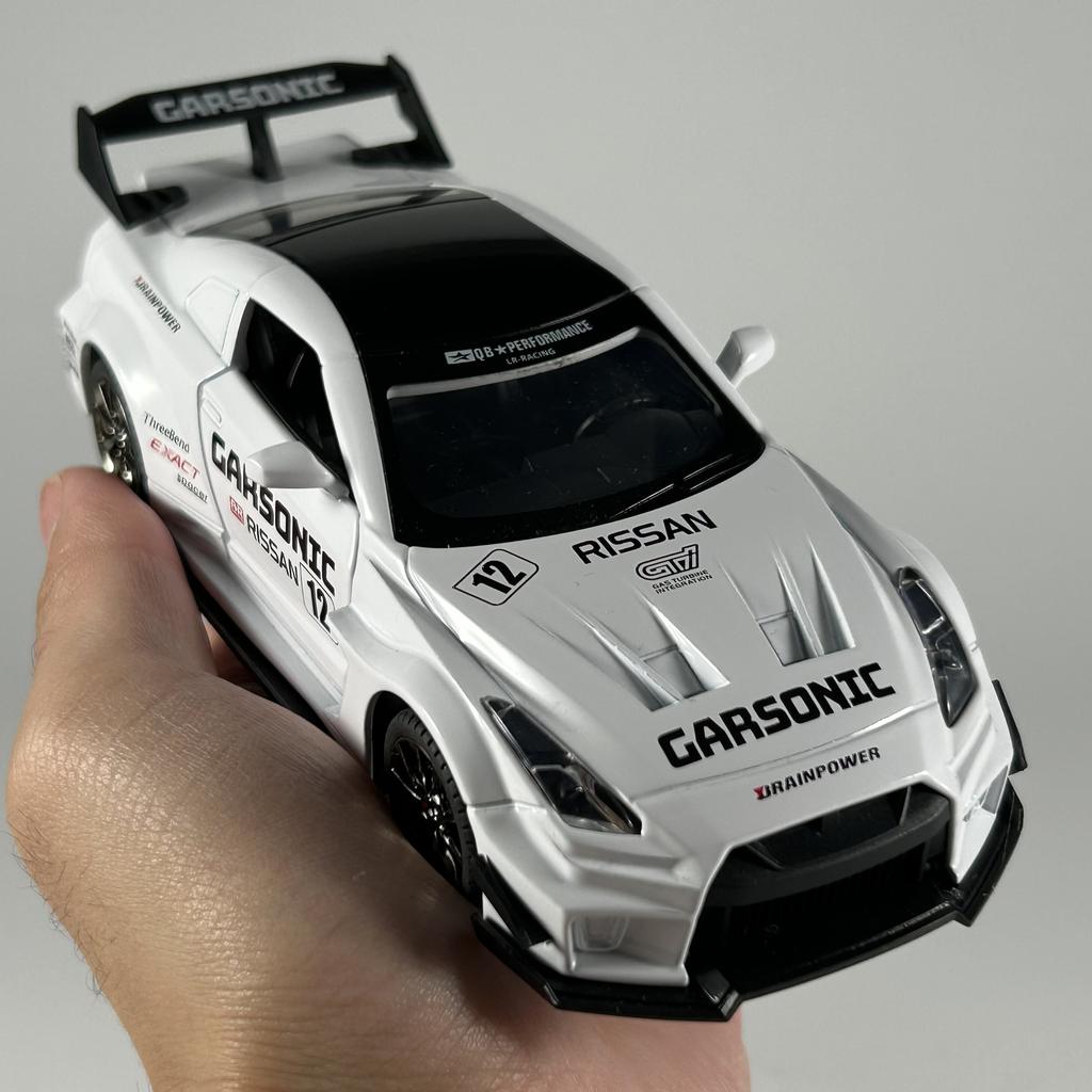 1:32 Nissan GTR CSR2 Alloy Metal Diecast Model Car Home Decoration & Collectibles Hobby Display Ornaments Holiday Present Gifts