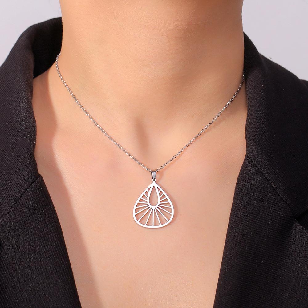 Cazador Ginkgo Biloba Pendant Necklace for Women Stainless Steel Aesthetic Filigree Choker Necklace Birthday Gift Jewelry 2026