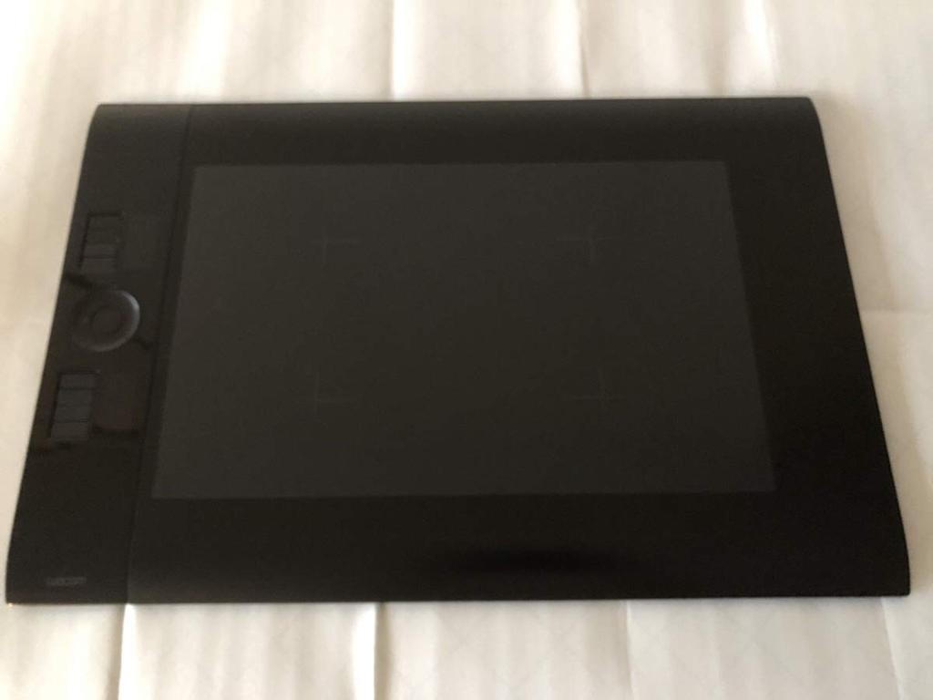 Wacom Intuos4 PTK-840/K0 Professional Pen Tablet, Large Size, Experiences Pen and Paper-Like Writing