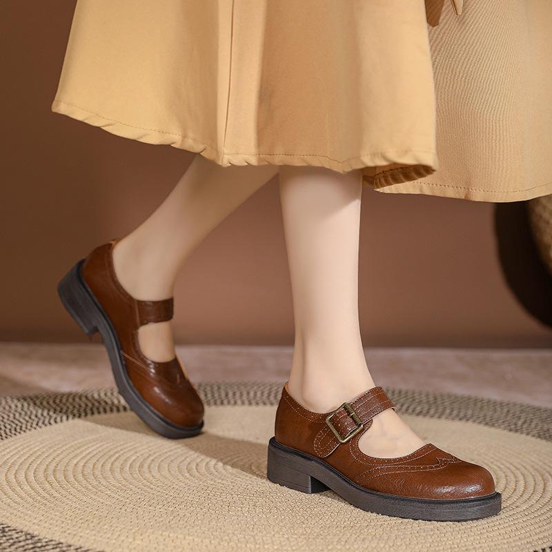 Женские туфли-броги «Мэри Джейн» в стиле ретро — круглый носок, толстый каблук, неглубокая горловина, идеально подходят для осени и зимы.