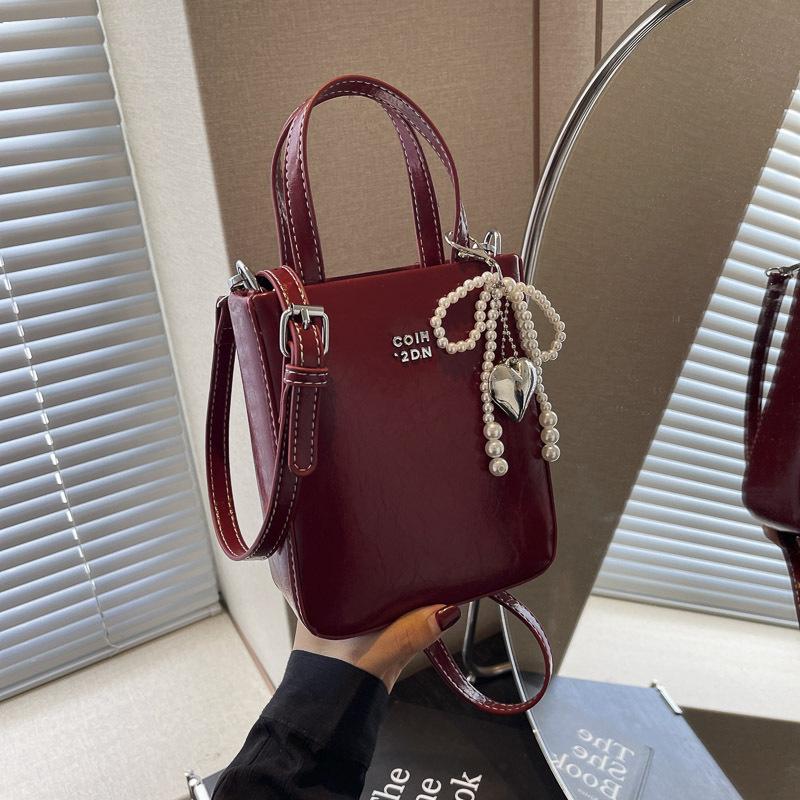 В этом году в тренде популярные повседневные сумки для женщин на осень и зиму 2024 года, новые модные сумки через плечо и переносные сумки-ведра