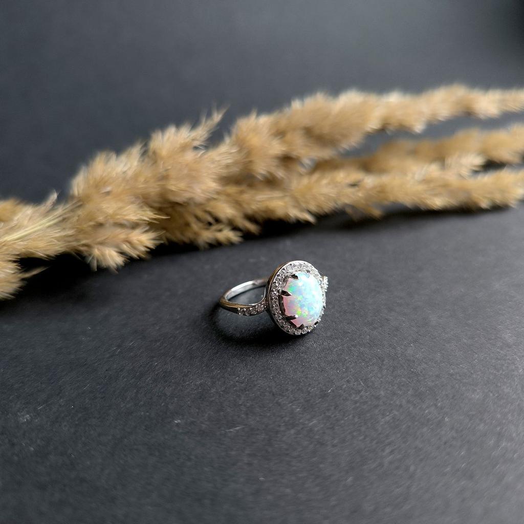 Серебряное кольцо с опалом 1.443ct, фианитами, вес изделия 3,15 гр (2174387)