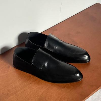 Кожаные туфли-лодочки в британском стиле с глубоким вырезом, острым носком и плоской подошвой, женские, 2025, новая весна, универсальные лоферы, обувь для通勤